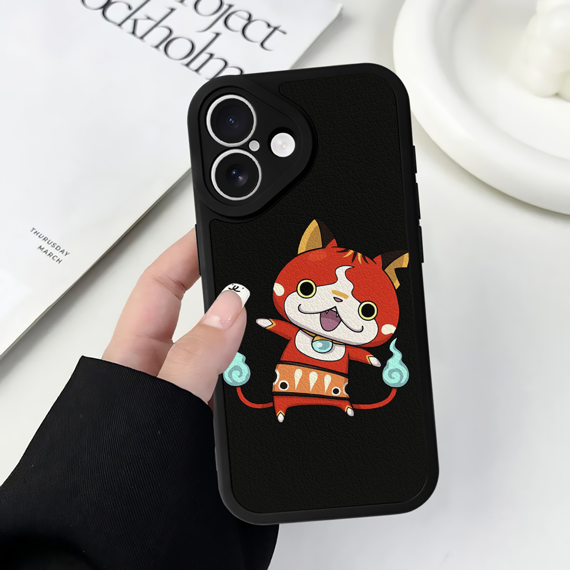 （画像用） 妖怪ウォッチ Yo-kai Watch 【iPhone 16シリーズ対応】シリコンスマホケース（レザー調） 材質：シリコン